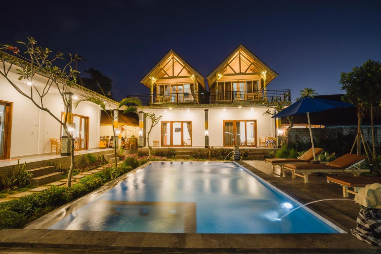 Pi Karya Beach Batununggul Exterior photo