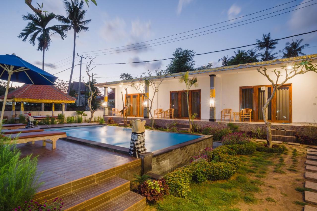 Pi Karya Beach Batununggul Exterior photo